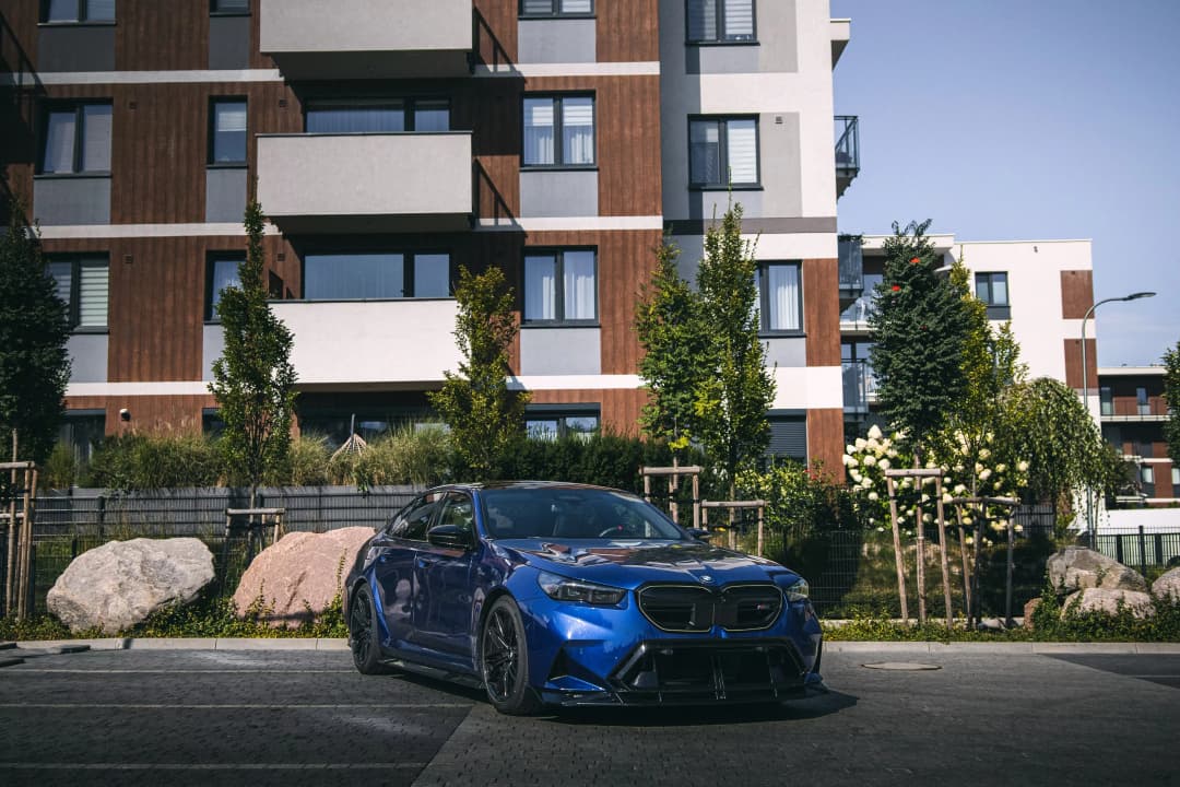 Premium samochód na ulicy